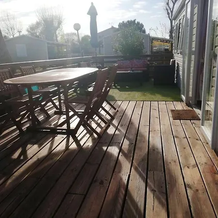 Confortable à Avec Piscine Partagée