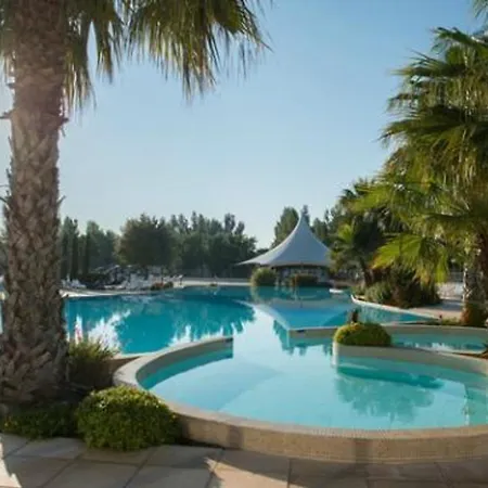 Confortable A Avec Piscine Partagee * Vias