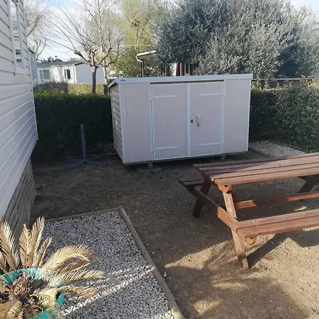 Confortable A Avec Piscine Partagee * Vias