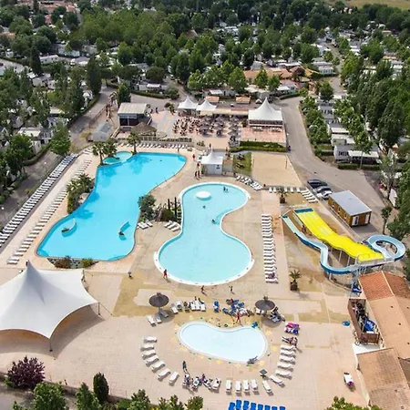 Confortable A Avec Piscine Partagee