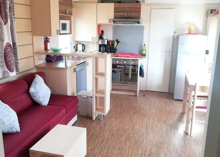 Σπίτι διακοπών Confortable A Avec Piscine Partagee